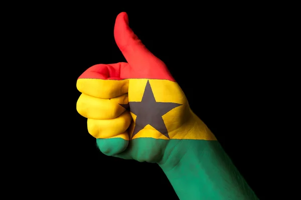 Гана национальный флаг большой палец вверх жест за совершенство и достижения — стоковое фото