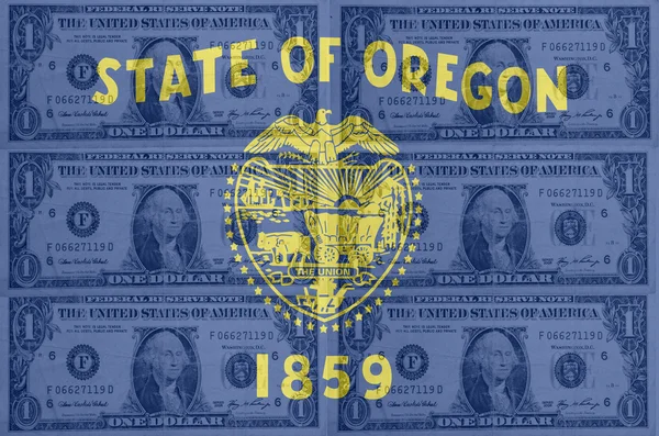 Bandeira do estado do oregon dos EUA com notas de dólar transparentes no bac — Fotografia de Stock