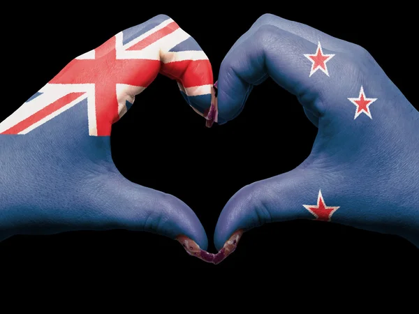 Coração e gesto de amor por mãos coloridas em nova bandeira zelândia para — Fotografia de Stock