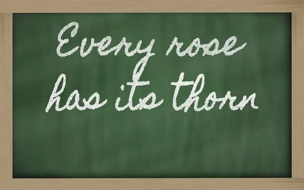 Έκφραση - κάθε τριαντάφυλλο έχει την αγκάθι - γραμμένο σε ένα σχολείο μπλα — Φωτογραφία Αρχείου