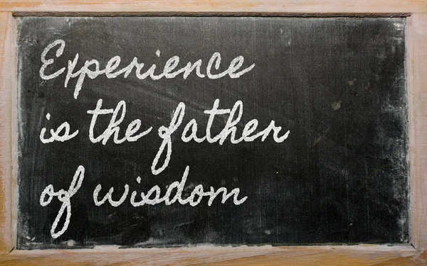 Ausdruck - Erfahrung ist der Vater der Weisheit - geschrieben auf einem — Stockfoto