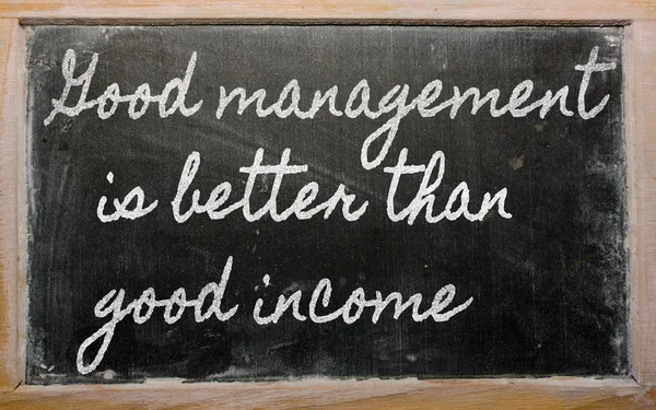 Ausdruck - gutes Management ist besser als gutes Einkommen - writt — Stockfoto