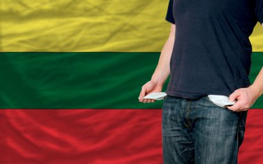 genç adam ve toplum Litvanya durgunluk etki