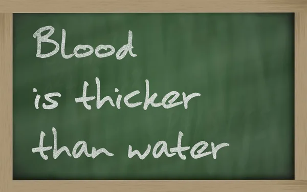 " 黒板に書かれた水より血が濃い — ストック写真