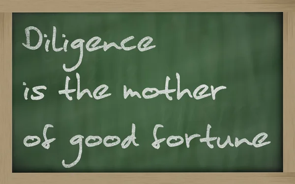 " 勤奋是好运之母"写在黑博上 — 图库照片