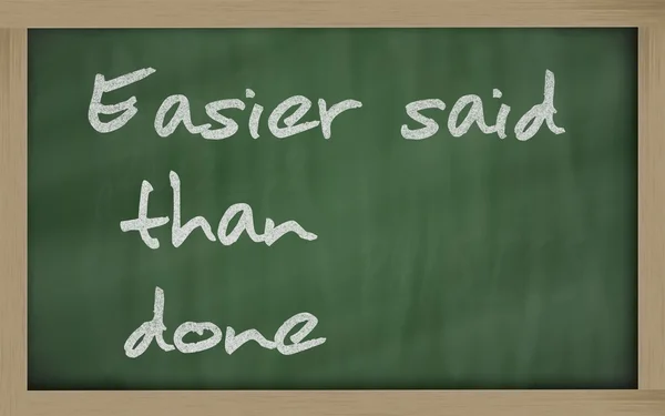" Jednodušší to říká než udělat "napsáno na tabuli — Stock fotografie