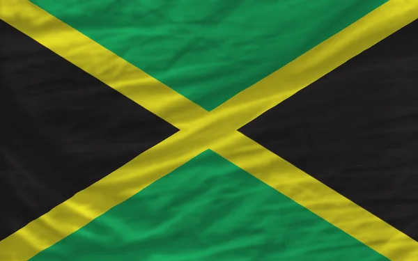 Полный размахивал национальным флагом Ямайки на заднем плане — стоковое фото