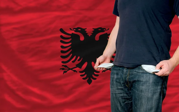 若い男とアルバニアの社会上の不況の影響 — ストック写真