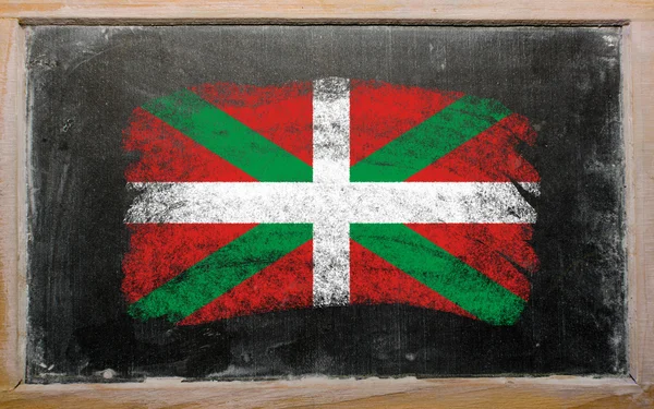 Bandeira de basco sobre quadro pintado com giz — Fotografia de Stock
