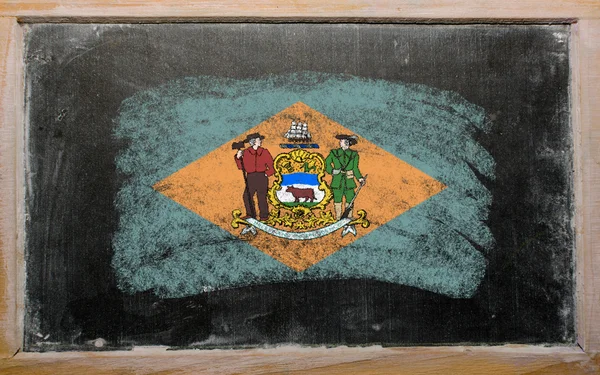 私たちでチョークで描かれたデラウェア州コロラド州の州旗 — ストック写真
