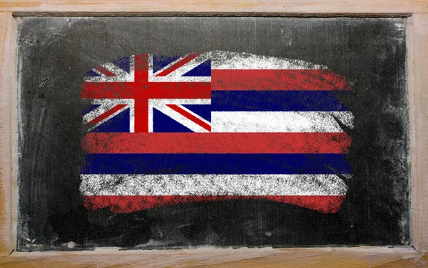 Bandera del estado estadounidense de hawaii en pizarra pintada con tiza — Foto de Stock