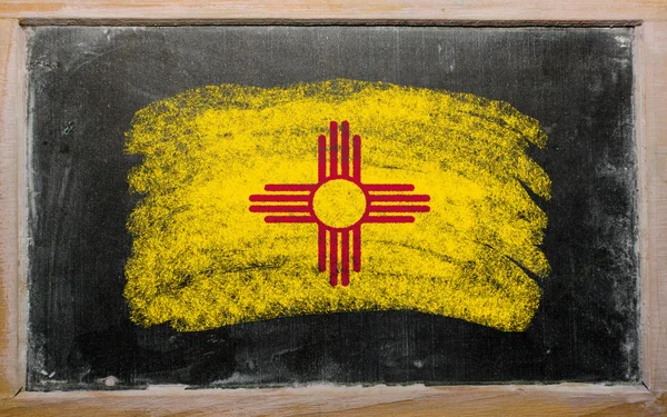 Flag of US state of new mexico on blackboard painted with chalk — Stock Photo, Image