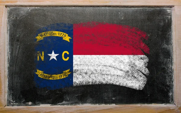 Vlag van ons staat van Noord-carolina op blackboard geschilderd met ch — Stockfoto