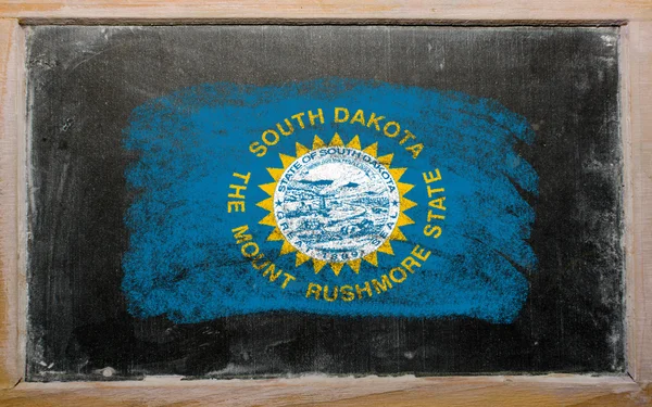 Bandeira do estado dos Estados Unidos da América dakota sul em quadro-negro pintada com — Fotografia de Stock