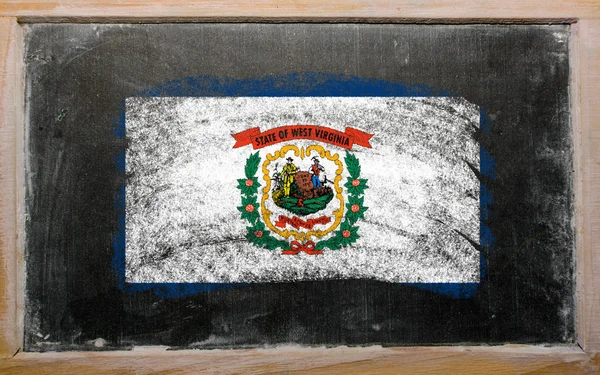 Drapeau de l'État américain de virginie occidentale sur tableau noir peint avec cha — Photo