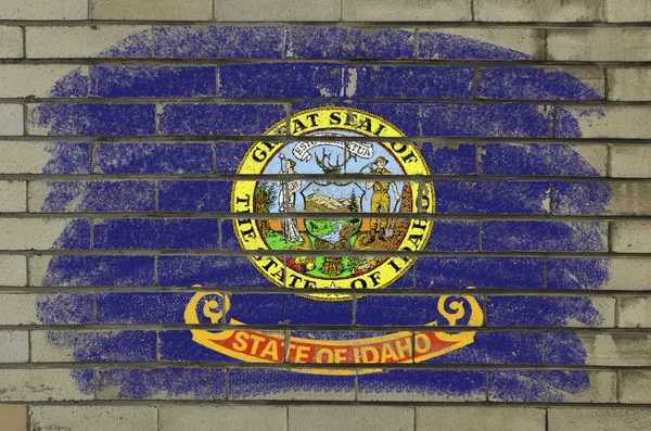 Bandera Grunge del estado estadounidense de idaho en la pared de ladrillo pintado con chal —  Fotos de Stock