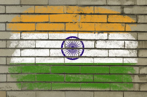 Grunge vlajka Indie na cihlové zdi namalované křídou — Stockfoto