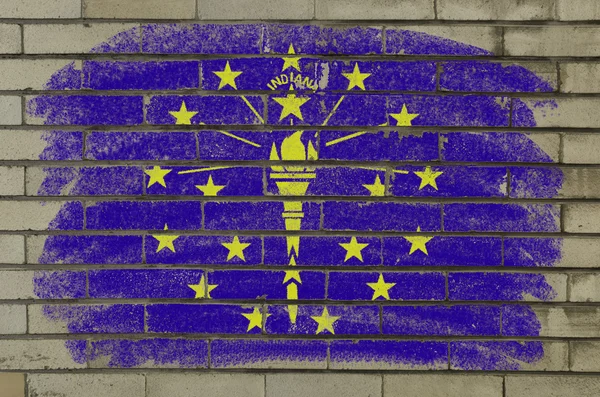 Grunge vlag van ons staat Indiana op bakstenen muur geschilderd met ch — Stockfoto