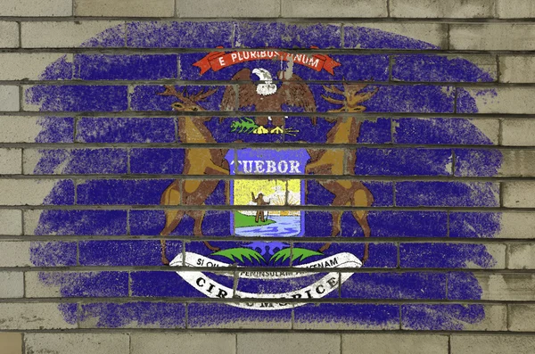 Grunge bandiera dello stato degli Stati Uniti del Michigan su parete di mattoni dipinta con c — Foto Stock