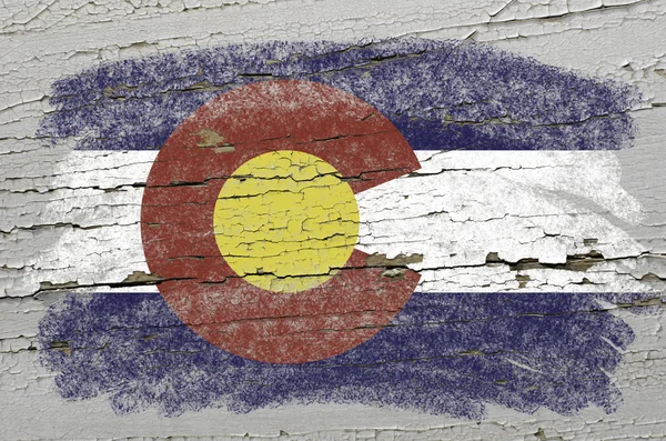 Флаг американского штата Колорадо на гранжевой деревянной текстуре — стоковое фото