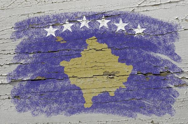 Flagga kosovo på grunge trä textur exakt målade med cha — Stockfoto