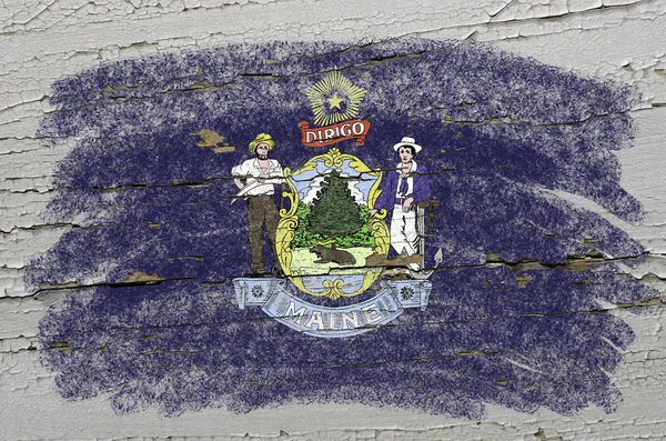 Bandiera dello stato americano del Maine su grunge vernice precisa texture in legno — Foto Stock