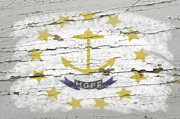 Flag of US state of rhode island on grunge wooden texture precis — Stock Photo, Image