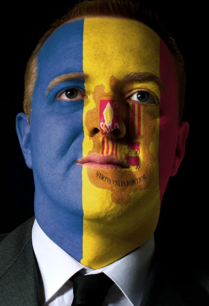 Rosto de empresário sério ou político pintado em cores de um — Fotografia de Stock