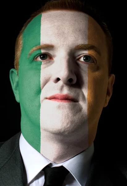 私の色で塗られて深刻なビジネスマンや政治家の顔 — ストック写真