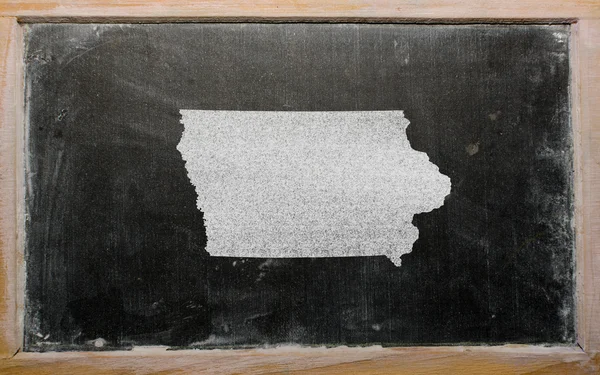 Konturkarta över oss staten iowa på blackboard — Stockfoto