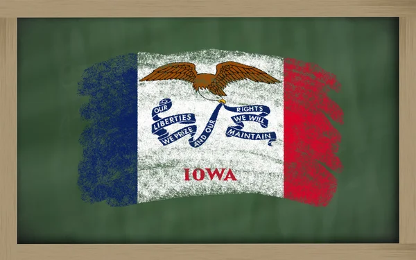 Bandiera dello stato americano dell'iowa sulla lavagna dipinta con gesso — Foto Stock