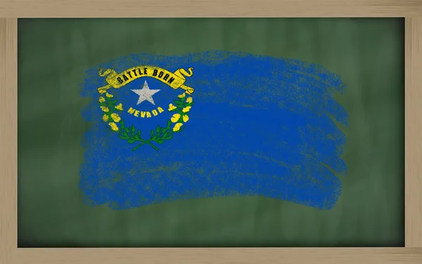 Bandera del estado estadounidense de nevada sobre pizarra pintada con tiza — Foto de Stock