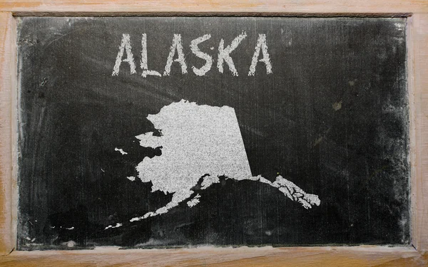Outline map of us state of alaska on blackboard — Stock Photo, Image