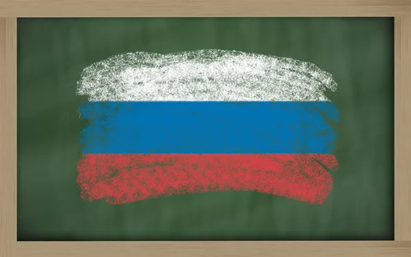 Nationale vlag van Rusland op blackboard geschilderd met krijt — Stockfoto