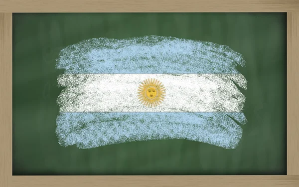 Arjantin ulusal bayrak tebeşir ile boyanmış tahta üzerinde — Stok fotoğraf