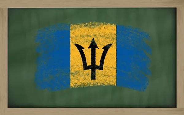 Státní vlajka Barbadosu na tabule s křídou — Stock fotografie