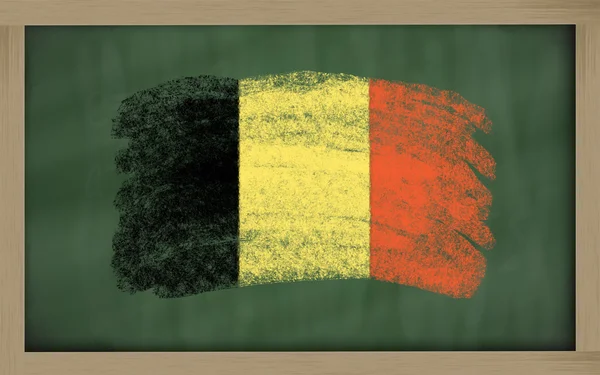 Bandeira nacional da Bélgica em quadro-negro pintado com giz — Fotografia de Stock