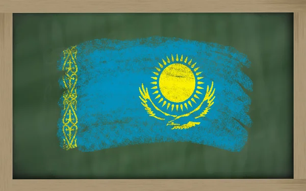 Bandeira nacional do Cazaquistão em quadro-negro pintado com giz — Fotografia de Stock