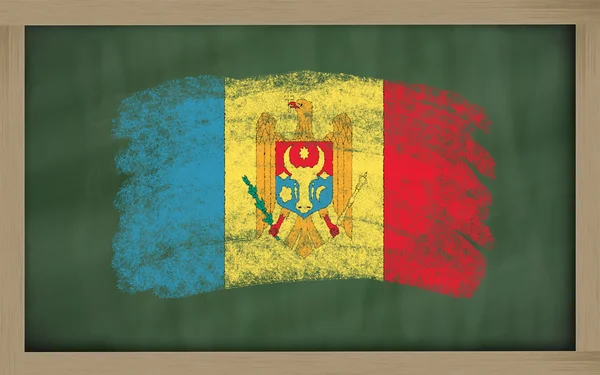 मकई के साथ चित्रित ब्लैकबोर्ड पर मोल्डोवा का राष्ट्रीय ध्वज — स्टॉक फ़ोटो, इमेज