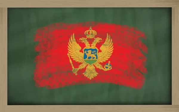 Nationella flagga montenegro på tavlan målas med krita — Stockfoto