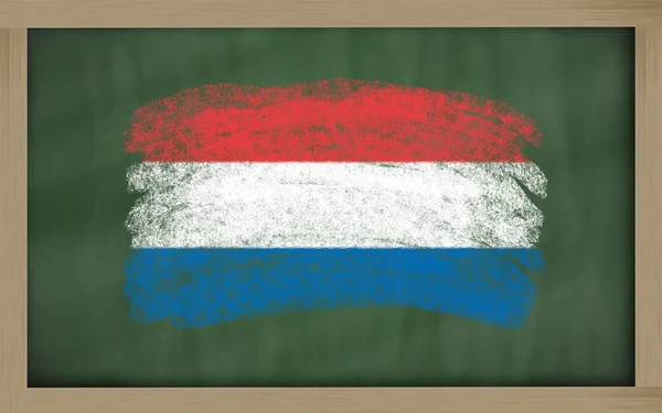 Nationale vlag van holland op blackboard geschilderd met krijt — Stockfoto