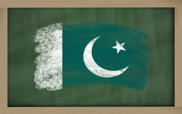 Drapeau national du pakistan sur tableau noir peint à la craie — Photo