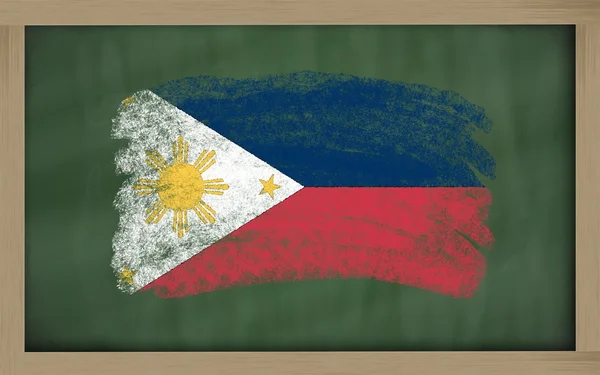 Nationale vlag van Filipijnen op blackboard geschilderd met krijt — Stockfoto