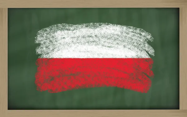 Bandera nacional de Polonia sobre pizarra pintada con tiza — Foto de Stock