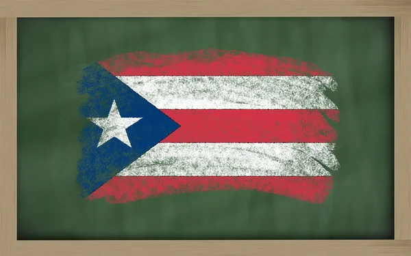 Nationalflagge von Puertorico auf Tafel mit Kreide bemalt — Stockfoto