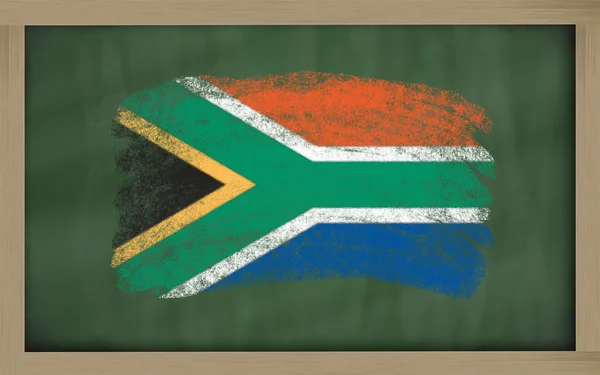 Nationale vlag van Zuid-Afrika op blackboard geschilderd met krijt — Stockfoto