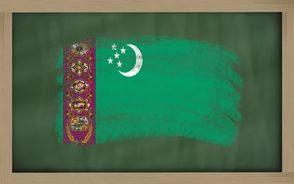 Státní vlajka Turkmenistánu na tabule s křídou — Stock fotografie