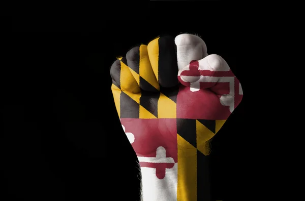 Punho pintado em cores de nós estado de bandeira de Maryland — Fotografia de Stock
