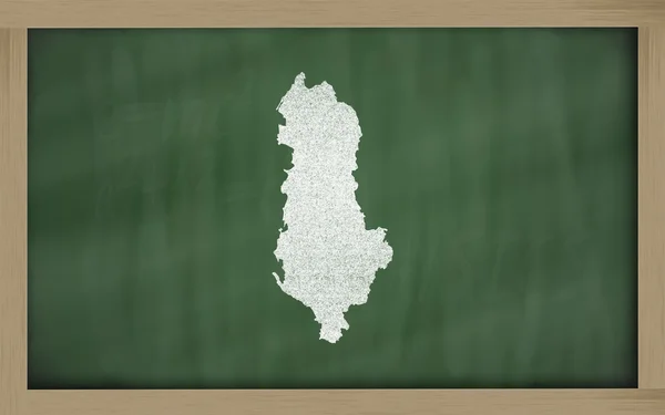 Umrisskarte von Albanien auf Tafel — Stockfoto