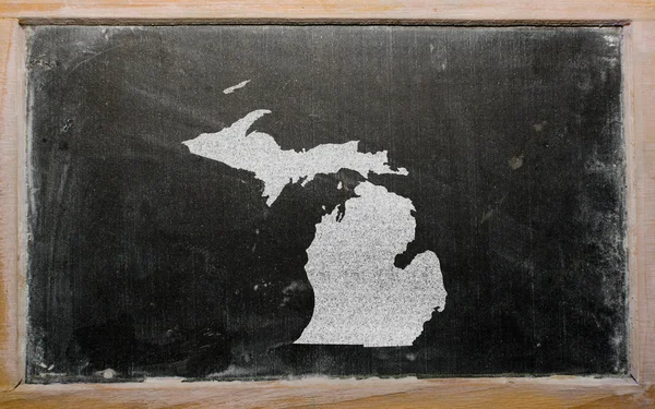 Umrisskarte von uns Zustand Michigans auf Tafel — Stockfoto